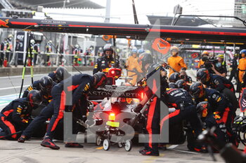 2020-10-10 - 33 VERSTAPPEN Max (nld), Aston Martin Red Bull Racing Honda RB16, action pitstop during the Formula 1 Aramco Grosser Preis Der Eifel 2020, Eifel Grand Prix, from October 9 to 11, 2020 on the N..rburgring, in N..rburg, Germany - Photo DPPI - FORMULA 1 ARAMCO GROSSER PREIS DER EIFEL 2020, EIFEL GRAND PRIX - SATURDAY - FORMULA 1 - MOTORS