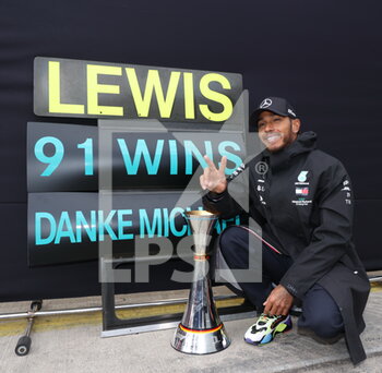 2020-10-10 - HAMILTON Lewis (gbr), Mercedes AMG F1 GP W11 Hybrid EQ Power+, portrait celebrating his 91th win in F1, equaling the record of Michael Schumacher during the Formula 1 Aramco Grosser Preis Der Eifel 2020, Eifel Grand Prix, from October 9 to 11, 2020 on the Nürburgring, in Nürburg, Germany - Photo DPPI - FORMULA 1 ARAMCO GROSSER PREIS DER EIFEL 2020, EIFEL GRAND PRIX - SATURDAY - FORMULA 1 - MOTORS