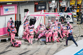 2020-11-01 - 18 STROLL Lance (can), Racing Point F1 RP20, action pit stop hitting a mechanic, mecanicien during the Formula 1 Emirates Gran Premio Dell'emilia Romagna 2020, Emilia Romagna Grand Prix, from October 31 to November 1, 2020 on the Autodromo Internazionale Enzo e Dino Ferrari, in Imola, Italy - Photo Antonin Vincent / DPPI - FORMULA 1 EMIRATES GRAN PREMIO DELL'EMILIA ROMAGNA 2020, EMILIA ROMAGNA GRAND PRIX - SUNDAY - FORMULA 1 - MOTORS