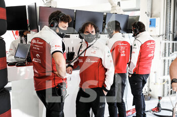 2020-11-13 - Staff team Alfa Romeo Racing ORLEN Team, ambiance during the Formula 1 DHL Turkish Grand Prix 2020, from November 13 to 15, 2020 on the Intercity Istanbul Park, in Tuzla, near Istanbul, Turkey - Photo Florent Gooden / DPPI - FORMULA 1 DHL TURKISH GRAND PRIX 2020 - FRIDAY - FORMULA 1 - MOTORS