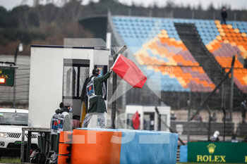 2020-11-14 - Red flag, drapeau during the Formula 1 DHL Turkish Grand Prix 2020, from November 13 to 15, 2020 on the Intercity Istanbul Park, in Tuzla, near Istanbul, Turkey - Photo Antonin Vincent / DPPI - FORMULA 1 DHL TURKISH GRAND PRIX 2020 - SATURDAY - FORMULA 1 - MOTORS