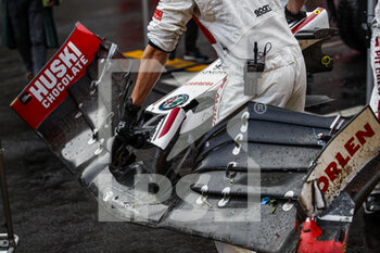 2020-11-15 - GIOVINAZZI Antonio (ita), Alfa Romeo Racing ORLEN C39, front wing after his crash on his way to the starting grid during the Formula 1 DHL Turkish Grand Prix 2020, from November 13 to 15, 2020 on the Intercity Istanbul Park, in Tuzla, near Istanbul, Turkey - Photo Florent Gooden / DPPI - FORMULA 1 DHL TURKISH GRAND PRIX 2020 - SUNDAY - FORMULA 1 - MOTORS