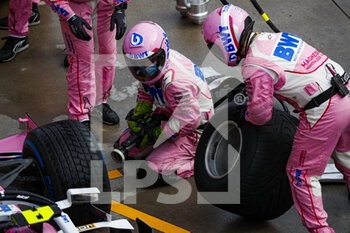 2020-11-15 - PEREZ Sergio (mex), Racing Point F1 RP20, action pitstop during the Formula 1 DHL Turkish Grand Prix 2020, from November 13 to 15, 2020 on the Intercity Istanbul Park, in Tuzla, near Istanbul, Turkey - Photo Florent Gooden / DPPI - FORMULA 1 DHL TURKISH GRAND PRIX 2020 - SUNDAY - FORMULA 1 - MOTORS
