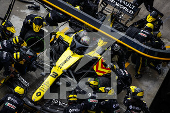 2020-11-15 - RICCIARDO Daniel (aus), Renault F1 Team RS20, action pitstop during the Formula 1 DHL Turkish Grand Prix 2020, from November 13 to 15, 2020 on the Intercity Istanbul Park, in Tuzla, near Istanbul, Turkey - Photo Florent Gooden / DPPI - FORMULA 1 DHL TURKISH GRAND PRIX 2020 - SUNDAY - FORMULA 1 - MOTORS