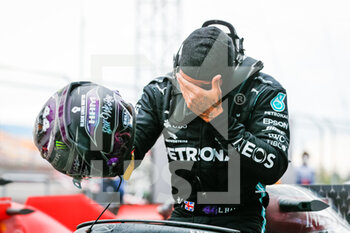 2020-11-15 - HAMILTON Lewis (gbr), Mercedes AMG F1 GP W11 Hybrid EQ Power+, portrait in the parc ferme winning the race and his 7th world champion title during the Formula 1 DHL Turkish Grand Prix 2020, from November 13 to 15, 2020 on the Intercity Istanbul Park, in Tuzla, near Istanbul, Turkey - Photo Antonin Vincent / DPPI - FORMULA 1 DHL TURKISH GRAND PRIX 2020 - SUNDAY - FORMULA 1 - MOTORS