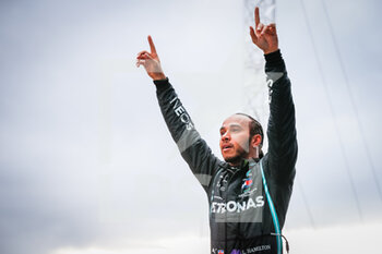 2020-11-15 - HAMILTON Lewis (gbr), Mercedes AMG F1 GP W11 Hybrid EQ Power+, portrait in the parc ferme winning the race and his 7th world champion title during the Formula 1 DHL Turkish Grand Prix 2020, from November 13 to 15, 2020 on the Intercity Istanbul Park, in Tuzla, near Istanbul, Turkey - Photo Antonin Vincent / DPPI - FORMULA 1 DHL TURKISH GRAND PRIX 2020 - SUNDAY - FORMULA 1 - MOTORS