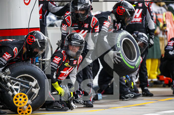 2020-11-15 - Haas F1 Team, ambiance pitstop during the Formula 1 DHL Turkish Grand Prix 2020, from November 13 to 15, 2020 on the Intercity Istanbul Park, in Tuzla, near Istanbul, Turkey - Photo Florent Gooden / DPPI - FORMULA 1 DHL TURKISH GRAND PRIX 2020 - SUNDAY - FORMULA 1 - MOTORS
