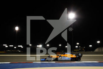 2020-11-27 - 55 SAINZ Carlos (spa), McLaren Renault F1 MCL35, action during the Formula 1 Gulf Air Bahrain Grand Prix 2020, from November 27 to 29, 2020 on the Bahrain International Circuit, in Sakhir, Bahrain - Photo Florent Gooden / DPPI - FORMULA 1 GULF AIR BAHRAIN GRAND PRIX 2020 - FRIDAY - FORMULA 1 - MOTORS