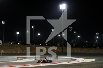 2020-11-27 - VERSTAPPEN Max (ned), Aston Martin Red Bull Racing Honda RB16, action during the Formula 1 Gulf Air Bahrain Grand Prix 2020, from November 27 to 29, 2020 on the Bahrain International Circuit, in Sakhir, Bahrain - Photo Florent Gooden / DPPI - FORMULA 1 GULF AIR BAHRAIN GRAND PRIX 2020 - FRIDAY - FORMULA 1 - MOTORS