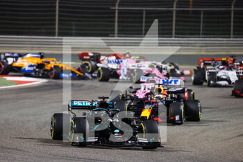 2020-11-29 - Start of the race, 44 HAMILTON Lewis (gbr), Mercedes AMG F1 GP W11 Hybrid EQ Power+, action during the Formula 1 Gulf Air Bahrain Grand Prix 2020, from November 27 to 29, 2020 on the Bahrain International Circuit, in Sakhir, Bahrain - Photo DPPI - FORMULA 1 GULF AIR BAHRAIN GRAND PRIX 2020 - SUNDAY - FORMULA 1 - MOTORS