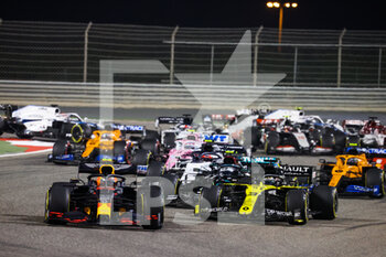 2020-11-29 - Start of the race, 33 VERSTAPPEN Max (nld), Aston Martin Red Bull Racing Honda RB16, action during the Formula 1 Gulf Air Bahrain Grand Prix 2020, from November 27 to 29, 2020 on the Bahrain International Circuit, in Sakhir, Bahrain - Photo DPPI - FORMULA 1 GULF AIR BAHRAIN GRAND PRIX 2020 - SUNDAY - FORMULA 1 - MOTORS