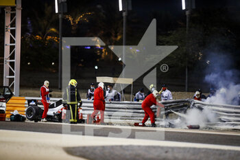 2020-11-29 - GROSJEAN Romain (fra), Haas F1 Team VF-20 Ferrari, debris of his car after his massive crash during the Formula 1 Gulf Air Bahrain Grand Prix 2020, from November 27 to 29, 2020 on the Bahrain International Circuit, in Sakhir, Bahrain - Photo Florent Gooden / DPPI - FORMULA 1 GULF AIR BAHRAIN GRAND PRIX 2020 - SUNDAY - FORMULA 1 - MOTORS