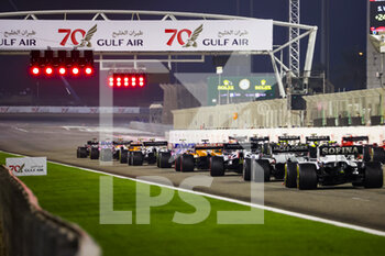 2020-11-29 - Restart of the race with all the cars lining up on the grid during the Formula 1 Gulf Air Bahrain Grand Prix 2020, from November 27 to 29, 2020 on the Bahrain International Circuit, in Sakhir, Bahrain - Photo DPPI - FORMULA 1 GULF AIR BAHRAIN GRAND PRIX 2020 - SUNDAY - FORMULA 1 - MOTORS