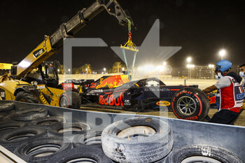 2020-12-06 - VERSTAPPEN Max (ned), Aston Martin Red Bull Racing Honda RB16, action after crash with LECLERC Charles (mco), Scuderia Ferrari SF1000, during the Formula 1 Rolex Sakhir Grand Prix 2020, from December 4 to 6, 2020 on the Bahrain International Circuit, in Sakhir, Bahrain - Photo DPPI - FORMULA 1 ROLEX SAKHIR GRAND PRIX 2020 - SUNDAY - FORMULA 1 - MOTORS