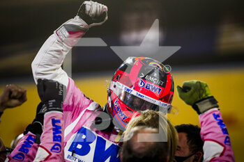 2020-12-06 - PEREZ Sergio (mex), Racing Point F1 RP20, portrait celebrating his first victory during the Formula 1 Rolex Sakhir Grand Prix 2020, from December 4 to 6, 2020 on the Bahrain International Circuit, in Sakhir, Bahrain - Photo Florent Gooden / DPPI - FORMULA 1 ROLEX SAKHIR GRAND PRIX 2020 - SUNDAY - FORMULA 1 - MOTORS