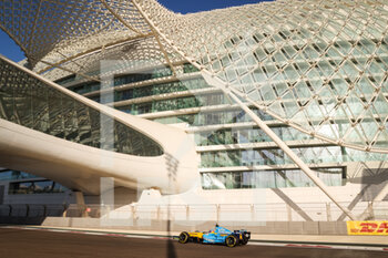 2020-12-11 - ALONSO Fernando (spa) driving his former Renault R25 of 2005, action during the Formula 1 Etihad Airways Abu Dhabi Grand Prix 2020, from December 11 to 13, 2020 on the Yas Marina Circuit, in Abu Dhabi - Photo DPPI - FORMULA 1 ETIHAD AIRWAYS ABU DHABI GRAND PRIX 2020 - FRIDAY - FORMULA 1 - MOTORS