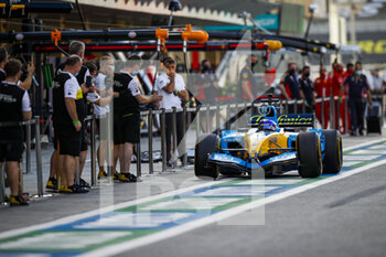 2020-12-11 - ALONSO Fernando (spa) driving his former Renault R25 of 2005, during the Formula 1 Etihad Airways Abu Dhabi Grand Prix 2020, from December 11 to 13, 2020 on the Yas Marina Circuit, in Abu Dhabi - Photo Florent Gooden / DPPI - FORMULA 1 ETIHAD AIRWAYS ABU DHABI GRAND PRIX 2020 - FRIDAY - FORMULA 1 - MOTORS