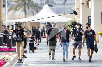 2020-12-11 - GASLY Pierre (fra), Scuderia AlphaTauri Honda AT01, portrait filmed by the Netflix TV crew during the Formula 1 Etihad Airways Abu Dhabi Grand Prix 2020, from December 11 to 13, 2020 on the Yas Marina Circuit, in Abu Dhabi - Photo Florent Gooden / DPPI - FORMULA 1 ETIHAD AIRWAYS ABU DHABI GRAND PRIX 2020 - FRIDAY - FORMULA 1 - MOTORS