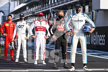 2020-12-13 - MAGNUSSEN Kevin (dnk), Haas F1 Team VF-20 Ferrari,Drivers end of season picture during the Formula 1 Etihad Airways Abu Dhabi Grand Prix 2020, from December 11 to 13, 2020 on the Yas Marina Circuit, in Abu Dhabi - Photo Pool F1 / DPPI - FORMULA 1 ETIHAD AIRWAYS ABU DHABI GRAND PRIX 2020 - SUNDAY - FORMULA 1 - MOTORS