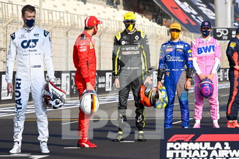 2020-12-13 - OCON Esteban (fra), Renault F1 Team RS20, Drivers end of season picture during the Formula 1 Etihad Airways Abu Dhabi Grand Prix 2020, from December 11 to 13, 2020 on the Yas Marina Circuit, in Abu Dhabi - Photo Pool F1 / DPPI - FORMULA 1 ETIHAD AIRWAYS ABU DHABI GRAND PRIX 2020 - SUNDAY - FORMULA 1 - MOTORS