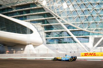 2020-12-13 - ALONSO Fernando (spa) driving his former Renault R25 of 2005, action during the Formula 1 Etihad Airways Abu Dhabi Grand Prix 2020, from December 11 to 13, 2020 on the Yas Marina Circuit, in Abu Dhabi - Photo Antonin Vincent / DPPI - FORMULA 1 ETIHAD AIRWAYS ABU DHABI GRAND PRIX 2020 - SUNDAY - FORMULA 1 - MOTORS