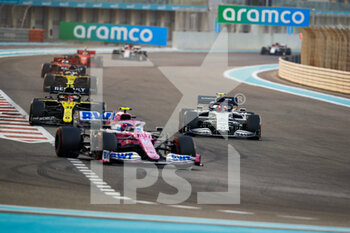 2020-12-13 - 31 OCON Esteban (fra), Renault F1 Team RS20, GASLY Pierre (fra), Scuderia AlphaTauri Honda AT01, action during the Formula 1 Etihad Airways Abu Dhabi Grand Prix 2020, from December 11 to 13, 2020 on the Yas Marina Circuit, in Abu Dhabi - Photo Florent Gooden / DPPI - FORMULA 1 ETIHAD AIRWAYS ABU DHABI GRAND PRIX 2020 - SUNDAY - FORMULA 1 - MOTORS