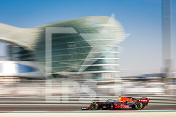 2020-12-15 - 25 VIPS Juri (est), Aston Martin Red Bull Racing Honda RB16, action during the Formula 1 Abu Dhabi Rookie Test 2020, on December 15, 2020 on the Yas Marina Circuit, in Abu Dhabi - Photo Antonin Vincent / DPPI - FORMULA 1 ABU DHABI ROOKIE TEST 2020 - FORMULA 1 - MOTORS