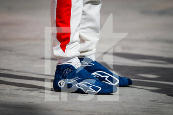 2021-03-12 - SCHUMACHER Mick (ger), Haas F1 Team VF-21 Ferrari, Alpinestar shoes during the Formula 1 Pre-season testing 2020 from March 12 to 14, 2021 on the Bahrain International Circuit, in Sakhir, Bahrain - Photo Florent Gooden / DPPI - FORMULA 1 PRE-SEASON TESTING 2021 - FORMULA 1 - MOTORS