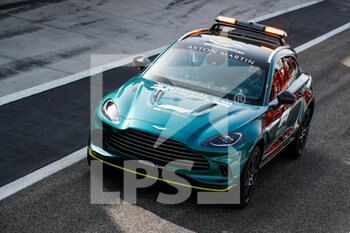 2021-03-12 - The new Aston Martin Medical Car during the Formula 1 Pre-season testing 2020 from March 12 to 14, 2021 on the Bahrain International Circuit, in Sakhir, Bahrain - Photo Florent Gooden / DPPI - FORMULA 1 PRE-SEASON TESTING 2021 - FORMULA 1 - MOTORS