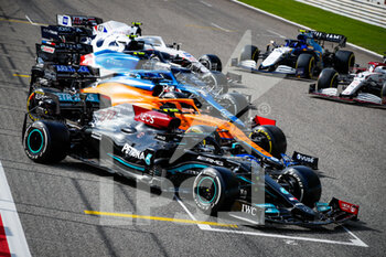 2021-03-12 - The whole F1 cars together on the grid during the Formula 1 Pre-season testing 2020 from March 12 to 14, 2021 on the Bahrain International Circuit, in Sakhir, Bahrain - Photo Florent Gooden / DPPI - FORMULA 1 PRE-SEASON TESTING 2021 - FORMULA 1 - MOTORS