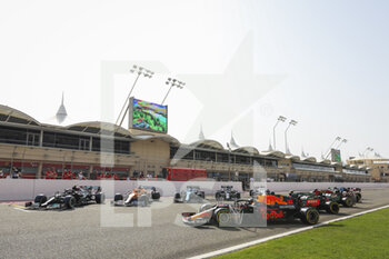 2021-03-12 - Family picture with all the F1 cars of 2021 during the Formula 1 Pre-season testing 2020 from March 12 to 14, 2021 on the Bahrain International Circuit, in Sakhir, Bahrain - Photo Antonin Vincent / DPPI - FORMULA 1 PRE-SEASON TESTING 2021 - FORMULA 1 - MOTORS