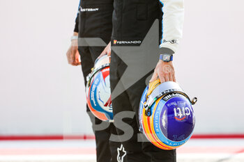 2021-03-12 - helmet, casque, ALONSO Fernando (spa), Alpine F1 A521, portrait during the Formula 1 Pre-season testing 2020 from March 12 to 14, 2021 on the Bahrain International Circuit, in Sakhir, Bahrain - Photo Antonin Vincent / DPPI - FORMULA 1 PRE-SEASON TESTING 2021 - FORMULA 1 - MOTORS