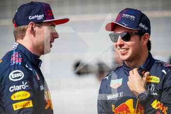 2021-03-12 - VERSTAPPEN Max (ned), Red Bull Racing Honda RB16B, PEREZ Sergio (mex), Red Bull Racing Honda RB16B, portrait during the Formula 1 Pre-season testing 2020 from March 12 to 14, 2021 on the Bahrain International Circuit, in Sakhir, Bahrain - Photo Florent Gooden / DPPI - FORMULA 1 PRE-SEASON TESTING 2021 - FORMULA 1 - MOTORS