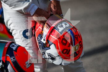 2021-03-12 - GASLY Pierre (fra), Scuderia AlphaTauri Honda AT02, Bell Helmet, portrait during the Formula 1 Pre-season testing 2020 from March 12 to 14, 2021 on the Bahrain International Circuit, in Sakhir, Bahrain - Photo Florent Gooden / DPPI - FORMULA 1 PRE-SEASON TESTING 2021 - FORMULA 1 - MOTORS