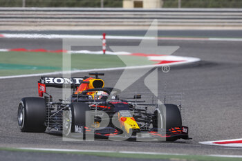 2021-03-12 - 33 VERSTAPPEN Max (nld), Red Bull Racing Honda RB16B, action during the Formula 1 Pre-season testing 2020 from March 12 to 14, 2021 on the Bahrain International Circuit, in Sakhir, Bahrain - Photo Antonin Vincent / DPPI - FORMULA 1 PRE-SEASON TESTING 2021 - FORMULA 1 - MOTORS