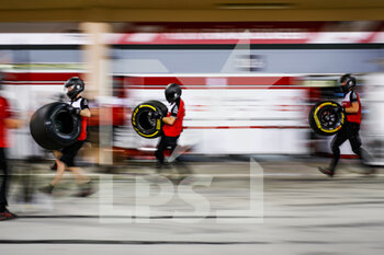 2021-03-13 - Alfa Romeo Racing ORLEN Team, ambiance pitstop during the Formula 1 Pre-season testing 2021 from March 12 to 14, 2021 on the Bahrain International Circuit, in Sakhir, Bahrain - Photo Florent Gooden / DPPI - FORMULA 1 PRE-SEASON TESTING 2021 - FORMULA 1 - MOTORS