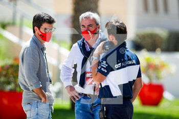 2021-03-14 - Oñoro Carlos, cousin and manager of Carlos Sainz, with Carlos Sainz senior, his father in the paddock during the Formula 1 Pre-season testing 2021 from March 12 to 14, 2021 on the Bahrain International Circuit, in Sakhir, Bahrain - Photo Florent Gooden / DPPI - FORMULA 1 PRE-SEASON TESTING 2021 - FORMULA 1 - MOTORS