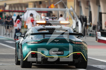 2021-03-25 - safety car, during Formula 1 Gulf Air Bahrain Grand Prix 2021 from March 26 to 28, 2021 on the Bahrain International Circuit, in Sakhir, Bahrain - Photo Frédéric Le Floc?h / DPPI - FORMULA 1 GULF AIR BAHRAIN GRAND PRIX 2021 - FORMULA 1 - MOTORS
