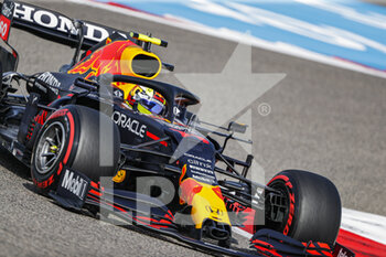 2021-03-26 - 11 PEREZ Sergio (mex), Red Bull Racing Honda RB16B, action during Formula 1 Gulf Air Bahrain Grand Prix 2021 from March 26 to 28, 2021 on the Bahrain International Circuit, in Sakhir, Bahrain - Photo Frédéric Le Floc?h / DPPI - FORMULA 1 GULF AIR BAHRAIN GRAND PRIX 2021 - FORMULA 1 - MOTORS