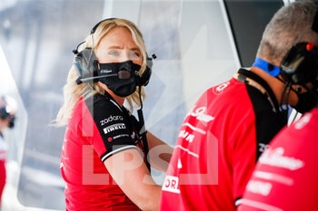 2021-03-26 - BUSCOMBE Ruth, Strategy Engineer of Alfa Romeo Racing ORLEN, portrait during Formula 1 Gulf Air Bahrain Grand Prix 2021 from March 26 to 28, 2021 on the Bahrain International Circuit, in Sakhir, Bahrain - Photo Florent Gooden / DPPI - FORMULA 1 GULF AIR BAHRAIN GRAND PRIX 2021 - FORMULA 1 - MOTORS