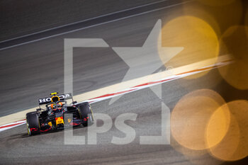 2021-03-26 - PEREZ Sergio (mex), Red Bull Racing Honda RB16B, action during Formula 1 Gulf Air Bahrain Grand Prix 2021 from March 26 to 28, 2021 on the Bahrain International Circuit, in Sakhir, Bahrain - Photo Frédéric Le Floc?h / DPPI - FORMULA 1 GULF AIR BAHRAIN GRAND PRIX 2021 - FORMULA 1 - MOTORS
