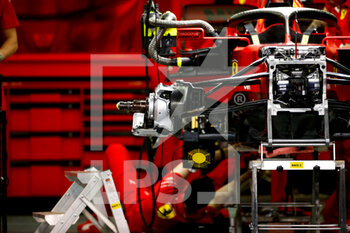 2021-03-27 - mechanic, mecanicien Scuderia Ferrari, ambiance during Formula 1 Gulf Air Bahrain Grand Prix 2021 from March 26 to 28, 2021 on the Bahrain International Circuit, in Sakhir, Bahrain - Photo DPPI - FORMULA 1 GULF AIR BAHRAIN GRAND PRIX 2021 - FORMULA 1 - MOTORS