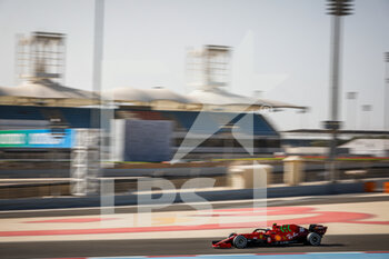 2021-03-27 - 55 SAINZ Carlos (spa), Scuderia Ferrari SF21, action during Formula 1 Gulf Air Bahrain Grand Prix 2021 from March 26 to 28, 2021 on the Bahrain International Circuit, in Sakhir, Bahrain - Photo Frédéric Le Floc?h / DPPI - FORMULA 1 GULF AIR BAHRAIN GRAND PRIX 2021 - FORMULA 1 - MOTORS