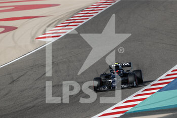 2021-03-27 - 10 GASLY Pierre (fra), Scuderia AlphaTauri Honda AT02, action during Formula 1 Gulf Air Bahrain Grand Prix 2021 from March 26 to 28, 2021 on the Bahrain International Circuit, in Sakhir, Bahrain - Photo Frédéric Le Floc?h / DPPI - FORMULA 1 GULF AIR BAHRAIN GRAND PRIX 2021 - FORMULA 1 - MOTORS