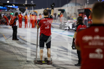 2021-03-27 - Alfa Romeo Racing ORLEN Team, ambiance during Formula 1 Gulf Air Bahrain Grand Prix 2021 from March 26 to 28, 2021 on the Bahrain International Circuit, in Sakhir, Bahrain - Photo Florent Gooden / DPPI - FORMULA 1 GULF AIR BAHRAIN GRAND PRIX 2021 - FORMULA 1 - MOTORS