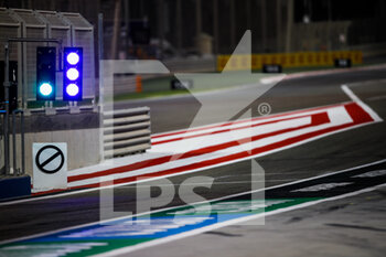 2021-03-27 - Pitlane red light illustration during Formula 1 Gulf Air Bahrain Grand Prix 2021 from March 26 to 28, 2021 on the Bahrain International Circuit, in Sakhir, Bahrain - Photo Florent Gooden / DPPI - FORMULA 1 GULF AIR BAHRAIN GRAND PRIX 2021 - FORMULA 1 - MOTORS