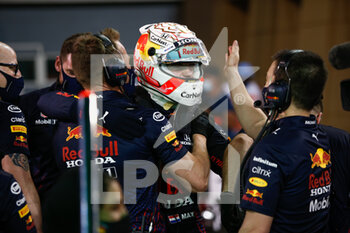 2021-03-27 - VERSTAPPEN Max (ned), Red Bull Racing Honda RB16B, portrait, pole position, during Formula 1 Gulf Air Bahrain Grand Prix 2021 from March 26 to 28, 2021 on the Bahrain International Circuit, in Sakhir, Bahrain - Photo DPPI - FORMULA 1 GULF AIR BAHRAIN GRAND PRIX 2021 - FORMULA 1 - MOTORS