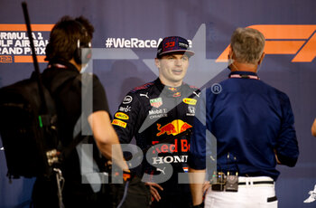 2021-03-27 - VERSTAPPEN Max (ned), Red Bull Racing Honda RB16B, portrait, pole position, during Formula 1 Gulf Air Bahrain Grand Prix 2021 from March 26 to 28, 2021 on the Bahrain International Circuit, in Sakhir, Bahrain - Photo DPPI - FORMULA 1 GULF AIR BAHRAIN GRAND PRIX 2021 - FORMULA 1 - MOTORS