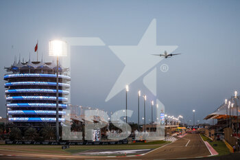 2021-03-28 - start of the race, depart, during Formula 1 Gulf Air Bahrain Grand Prix 2021 from March 26 to 28, 2021 on the Bahrain International Circuit, in Sakhir, Bahrain - Photo Frédéric Le Floc?h / DPPI - FORMULA 1 GULF AIR BAHRAIN GRAND PRIX 2021 - FORMULA 1 - MOTORS