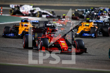 2021-03-28 - Start of the race: LECLERC Charles (mco), Scuderia Ferrari SF21, action during Formula 1 Gulf Air Bahrain Grand Prix 2021 from March 26 to 28, 2021 on the Bahrain International Circuit, in Sakhir, Bahrain - Photo Florent Gooden / DPPI - FORMULA 1 GULF AIR BAHRAIN GRAND PRIX 2021 - FORMULA 1 - MOTORS
